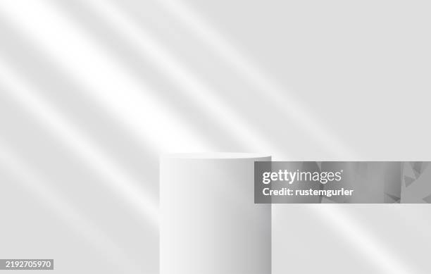 studiohintergrund mit realistischem podiumsstrahler - siegerpodest stock-grafiken, -clipart, -cartoons und -symbole