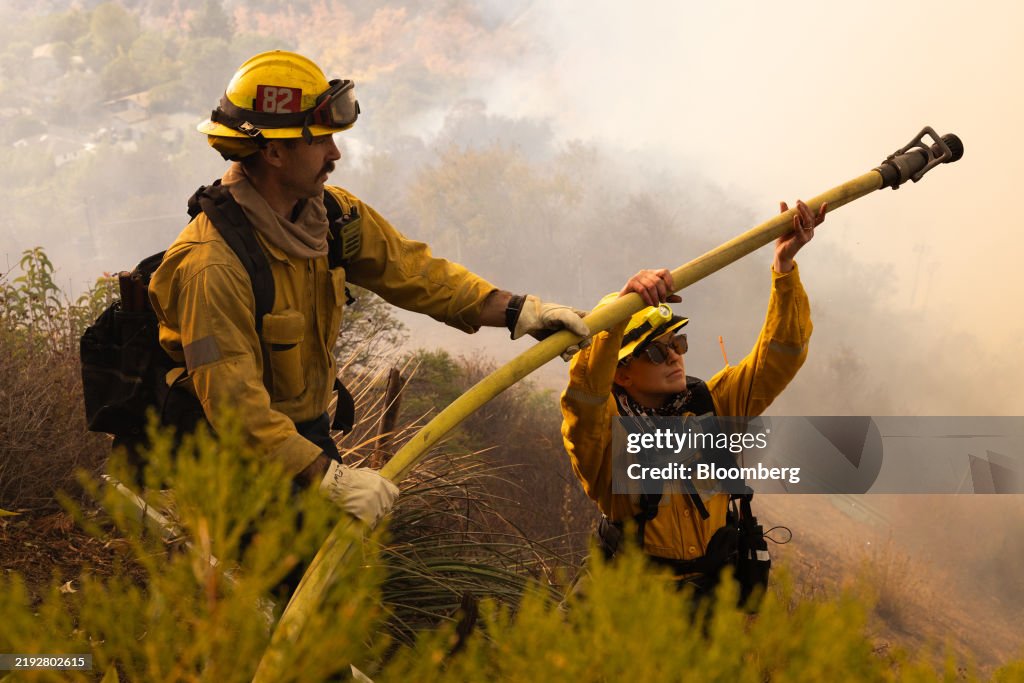 Los Angeles Fire Pushes Northeast, Threatens Brentwood, Encino