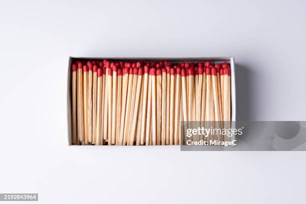 a match box full of matchsticks on white background - streichholzschachtel stock-fotos und bilder