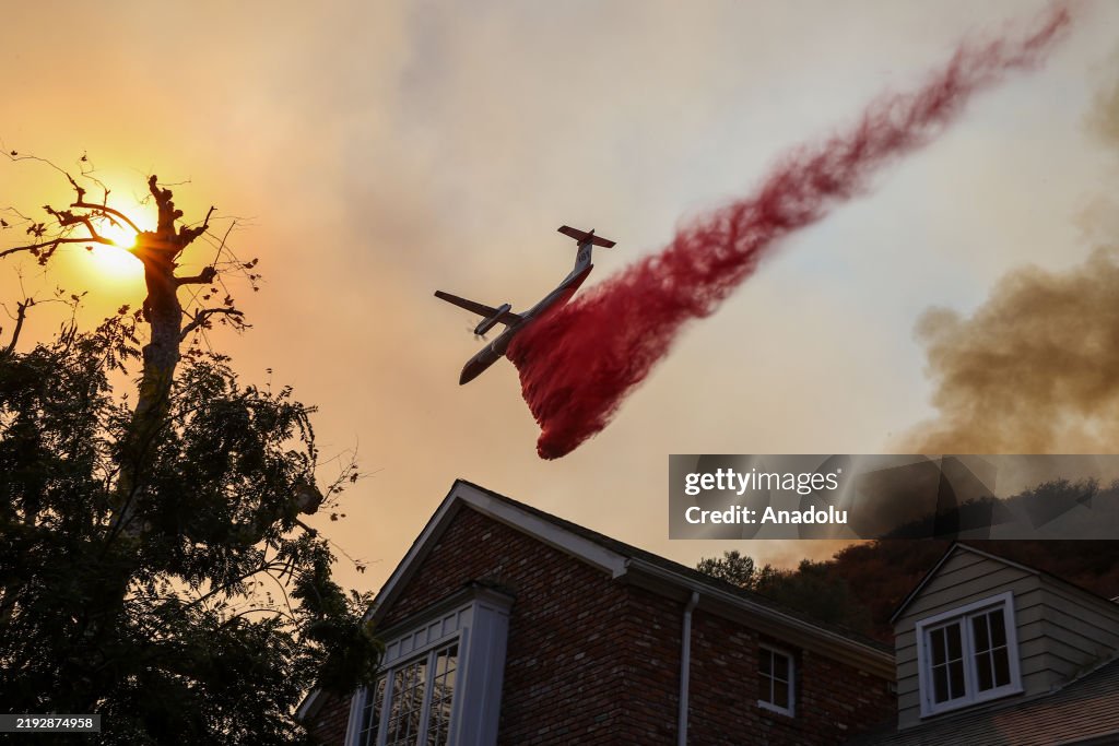 Palisades Fire continue in Los Angeles