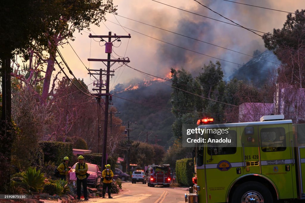 Palisades Fire continue in Los Angeles
