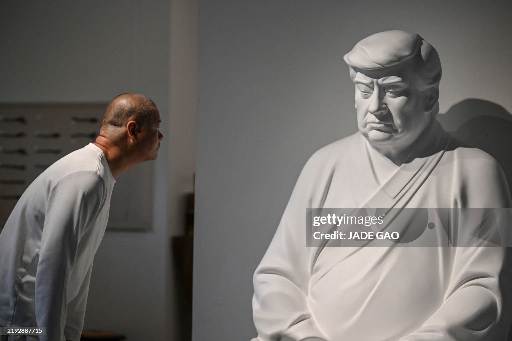 TOPSHOT-CHINA-US-TRUMP-POLITICS-DIPLOMACY-SCULPTURE-ARTS