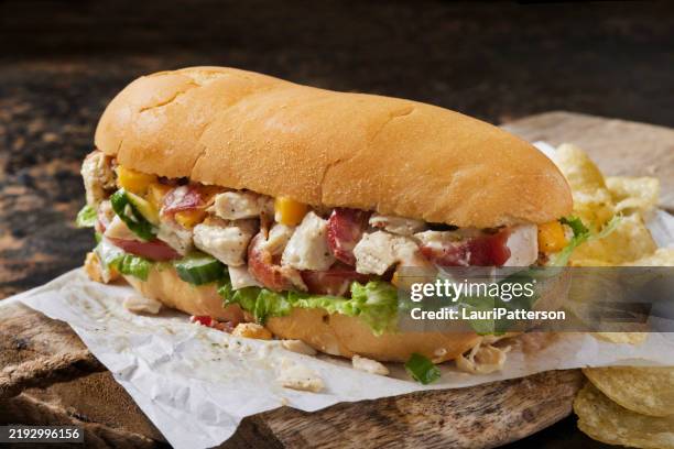 pollo picado, tocino ranch sub - bocadillo submarino fotografías e imágenes de stock