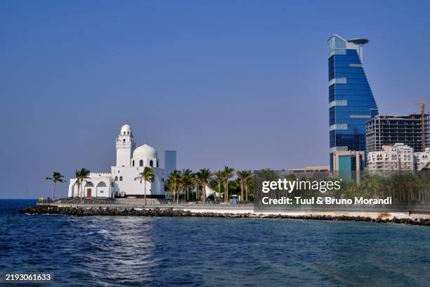saudi arabia, makkah province, jeddah, corniche, island mosque - jeddah bildbanksfoton och bilder