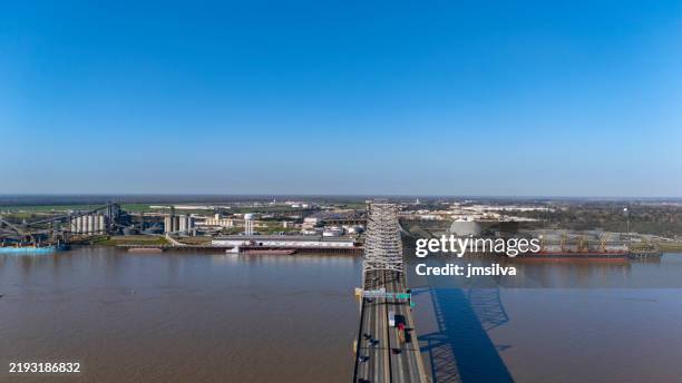 aerial view of the horace wilkinson bridge over the mississippi river in baton rouge, louisiana. - mississippi river bridge baton rouge stock pictures, royalty-free photos & images