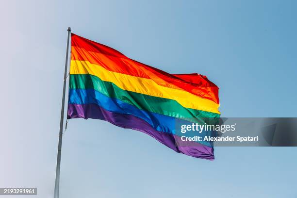 rainbow flag waving in the wind in castro district, san francisco, california, usa - regenbogenfahne stock-fotos und bilder