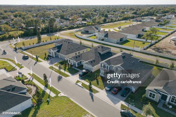 neu gebaute häuser - orlando florida - entwicklungsnachbarschaft - orlando florida stock-fotos und bilder