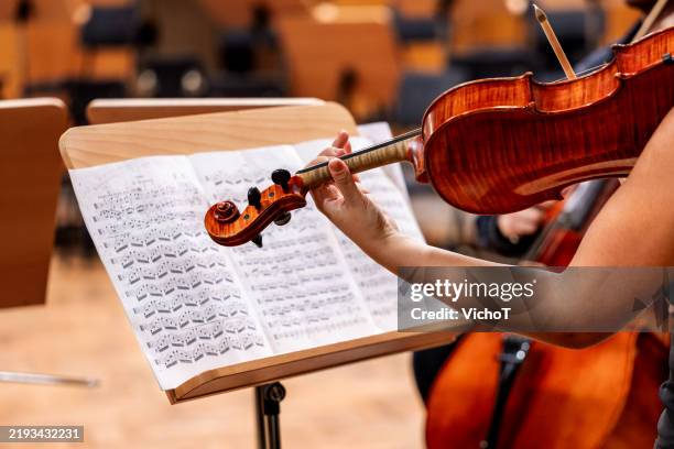 violinist playing with sheet music in focus - classical music stock pictures, royalty-free photos & images
