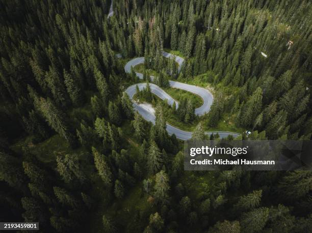 dolomites landsacpes - trail marker stock pictures, royalty-free photos & images