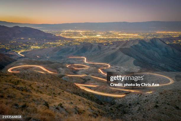 twilight serpentine: the pines to palms highway - palm springs imagens e fotografias de stock