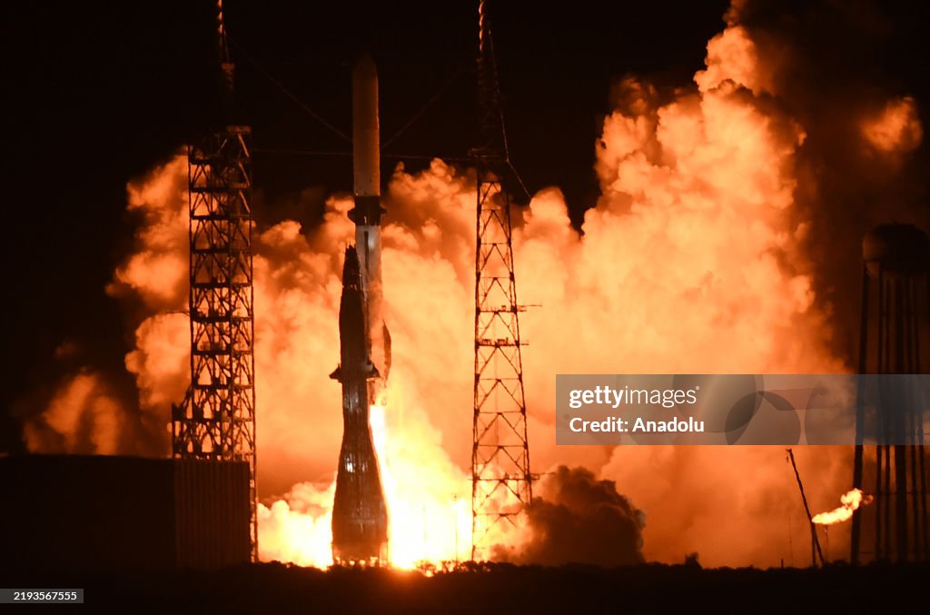 Blue Origin Launches Maiden Flight of New Glenn Rocket