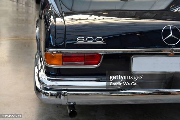 rear view of the mercedes benz 600 series w 100. - car blinker stock pictures, royalty-free photos & images