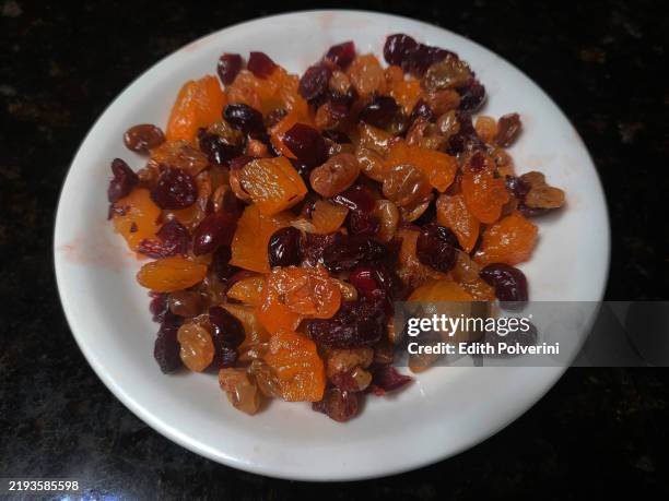 dried fruits - rosine stock-fotos und bilder