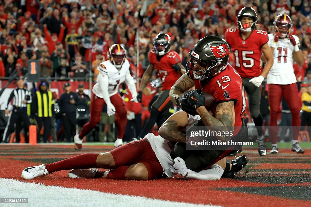 Tb Score Mike Evans of the Tampa Bay Buccaneers scores a touchdown against ...