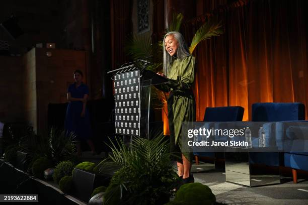 Springer Mus 63 Maria Torres Springer Photos & High Res Pictures - Getty Images
