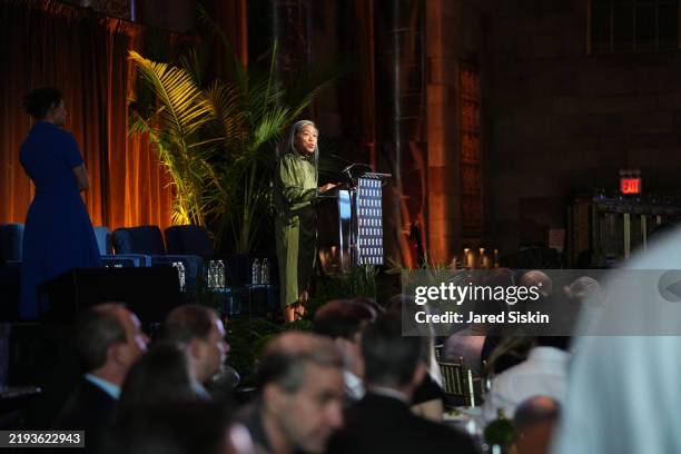 Springer Mus 63 Maria Torres Springer Photos & High Res Pictures - Getty Images
