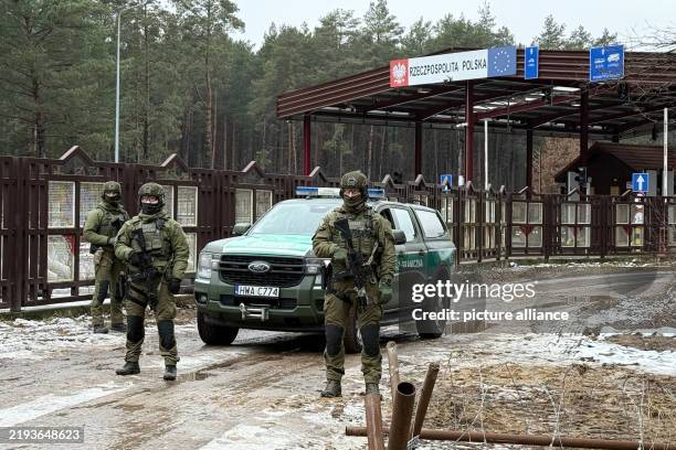January 2025, Poland, Polowce: Polish border guards stand at a crossing to the border with Belarus, which will be closed in 2023 for security...