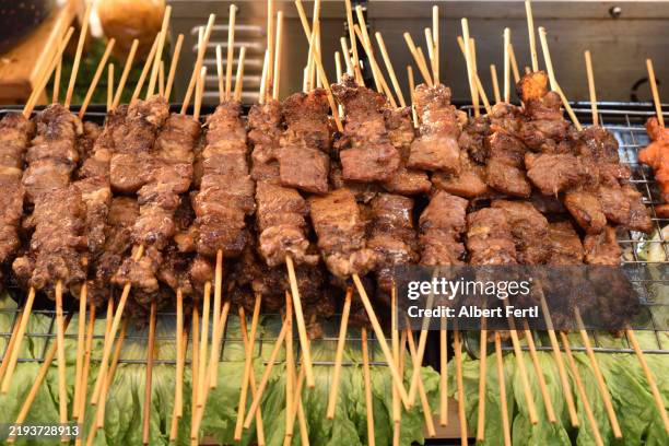 food of thailand - assado no espeto imagens e fotografias de stock