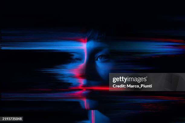 svanire nel metaverso con glitch - colore fluorescente foto e immagini stock