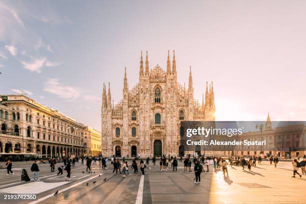 piazza del duomo square and duomo di milano cathedral on a sunny morning, milan, lombardy, italy - milan stock pictures, royalty-free photos & images
