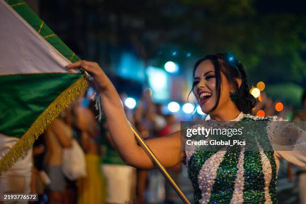 carnaval brazil - standartenträger stock-fotos und bilder