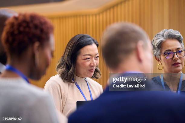engaged discussion at conference - black public speaker stock pictures, royalty-free photos & images