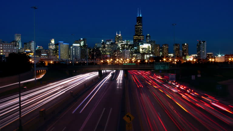 https://media.gettyimages.com/id/2193982921/video/chicago-skyline-traffic-loop.jpg?b=1&s=640x640&k=20&c=eFyXPzp5SiDqq-OLjX6nDZtafJU24HT60u6J3rFsWHI=