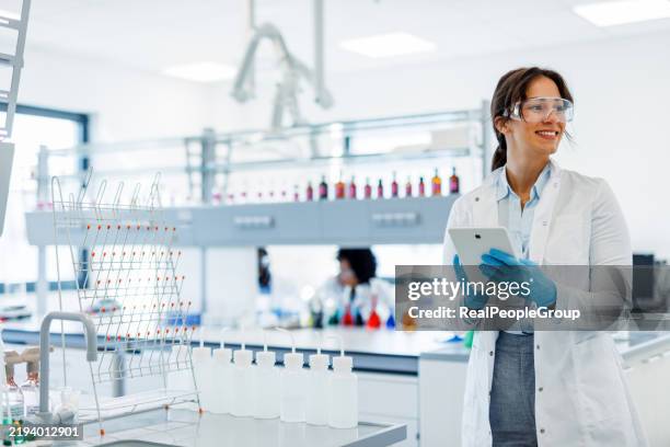 scientist working with digital tablet in modern laboratory - laboratório imagens e fotografias de stock