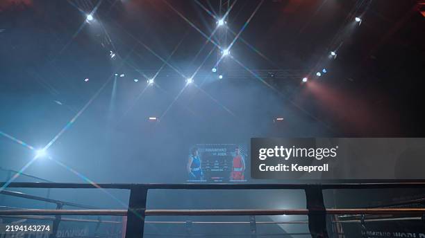 stadio di boxe - ring da pugilato foto e immagini stock