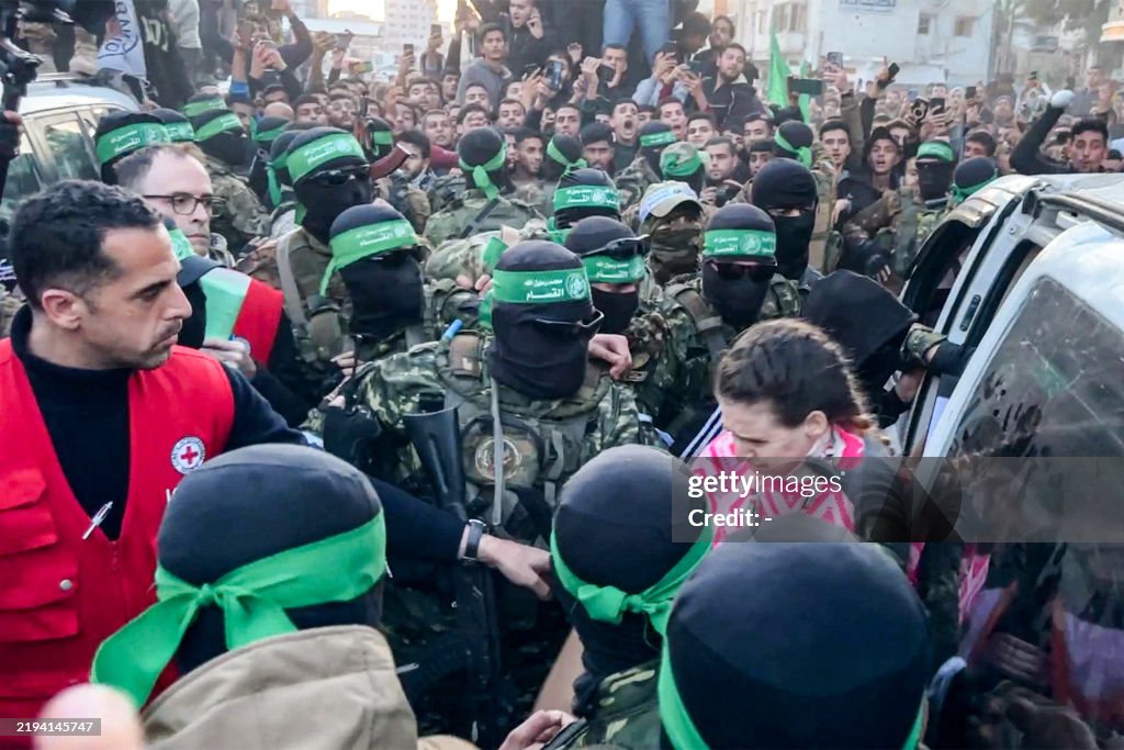 TOPSHOT-PALESTINIAN-ISRAEL-ICRC-CONFLICT-HOSTAGES