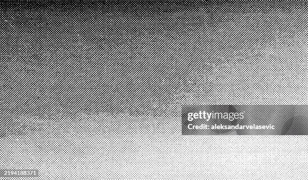 schwarzes grunge halbton-texturmuster - computerausdruck stock-grafiken, -clipart, -cartoons und -symbole