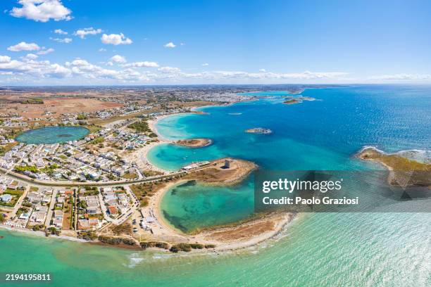 città costiera di porto cesareo, puglia, italia - baia foto e immagini stock
