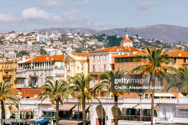 promenade des anglais in nice, côte d'azur, france - nizza foto e immagini stock