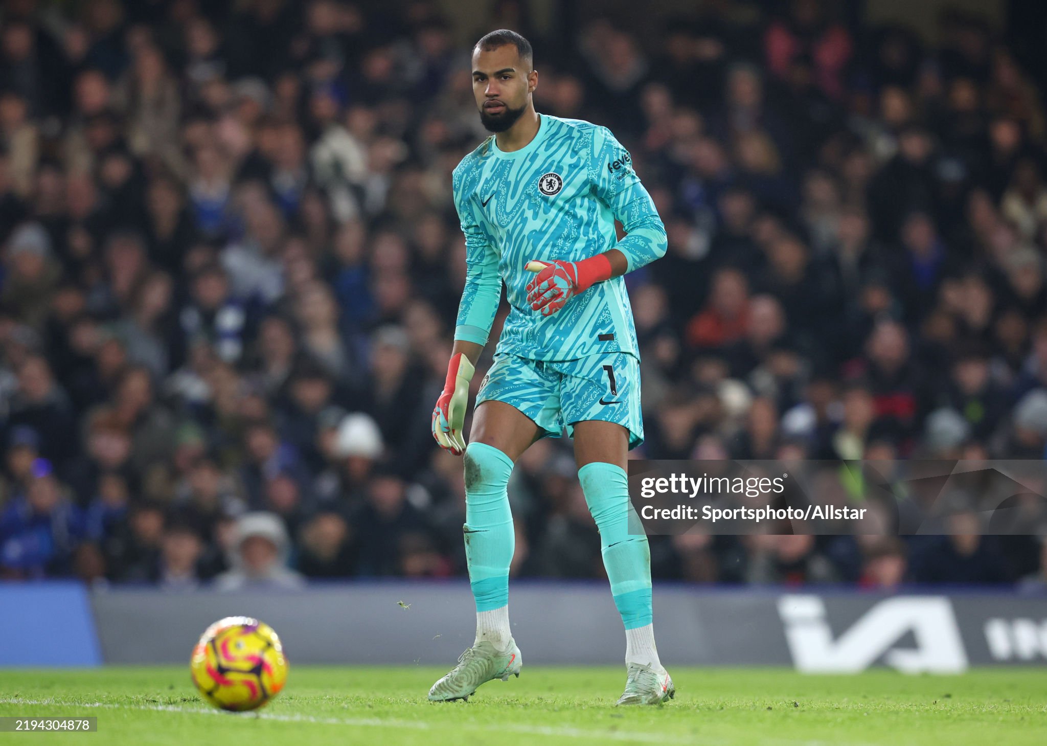 Chelsea coach Maresca expresses doubts about his own goalkeeper
