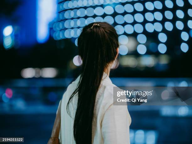 Model Rsc Girl Looking Back 246 Women Looking Back In Csr Stock Photos, High-Res Pictures, and ...