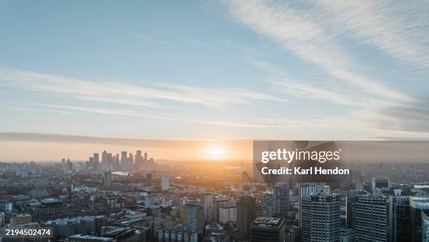 the london skyline - ochtend stockfoto's en -beelden