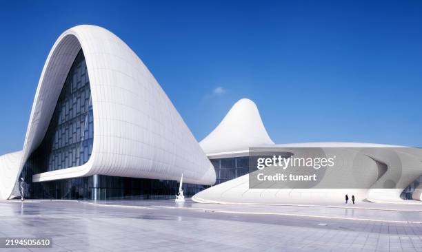 centro cultural heydar aliyev - zaha hadid fotografías e imágenes de stock