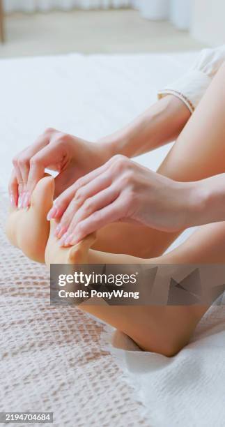 businesswoman plantar fasciitis - plantar fasciitis stock pictures, royalty-free photos & images