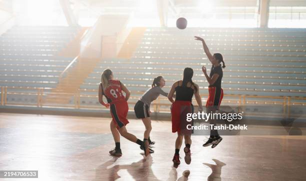 basketball female team training at court - high school basketball stock pictures, royalty-free photos & images