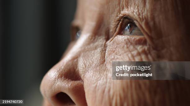 primo piano di anziani. - invecchiamento della popolazione foto e immagini stock
