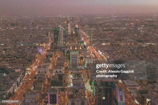shimmering sunset over riyadh’s skyline - saudi arabia skyline stock pictures, royalty-free photos & images