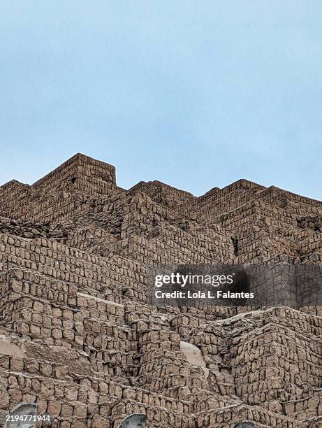 huaca pucllana pyramid, lima, perú - miraflores lima fotografías e imágenes de stock