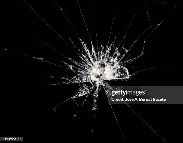 abstract background, broken glass of a smartphone screen due to a crash. - vidrio hecho añicos fotografías e imágenes de stock