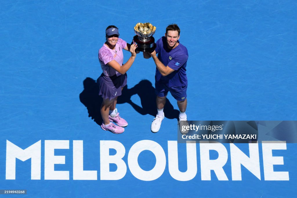 TOPSHOT-TENNIS-AUS-OPEN-PODIUM