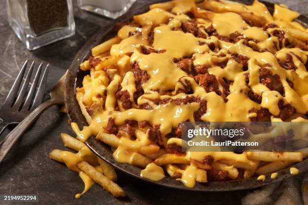 sloppy joe fries with cheese sauce - cheese sauce stock pictures, royalty-free photos & images