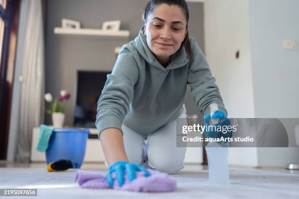 eliminación de manchas de la alfombra - prueba de tinción fotografías e imágenes de stock