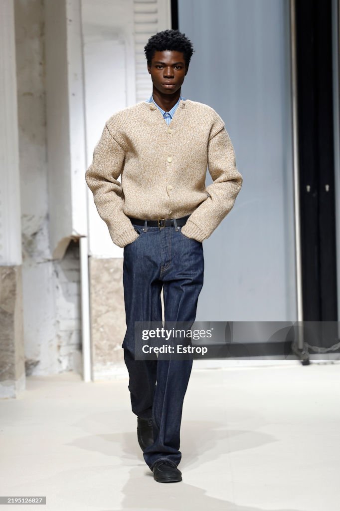 Auralee: Runway - Paris Fashion Week - Menswear Fall-Winter 2025/2026