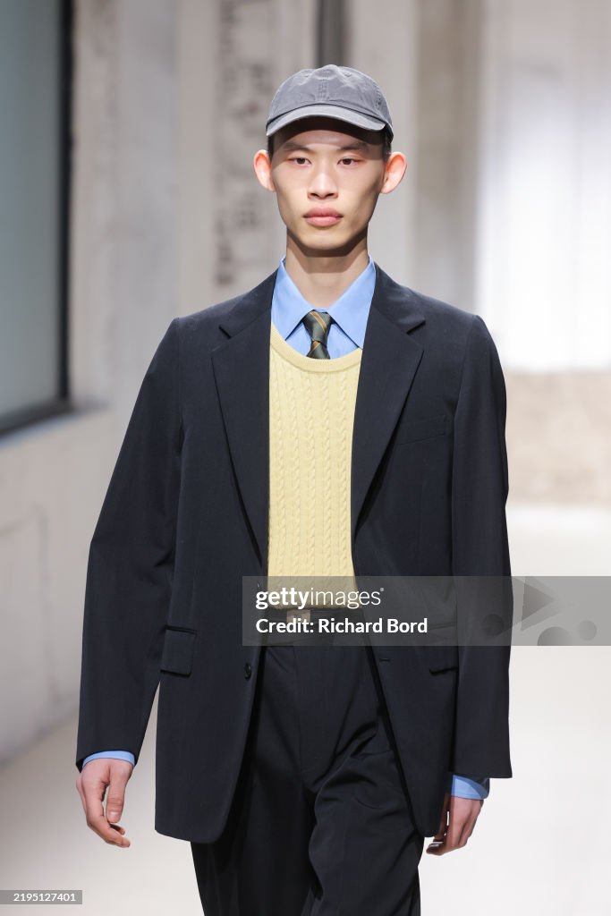 Auralee: Runway - Paris Fashion Week - Menswear Fall-Winter 2025/2026