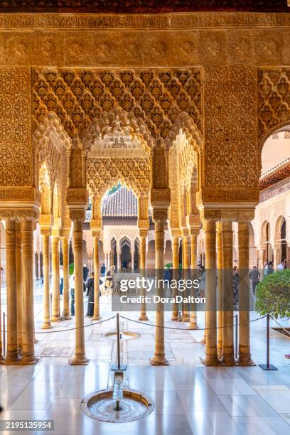 alhambra, nasrid palaces, granada, andalusia, spain - arquitetura islâmica imagens e fotografias de stock