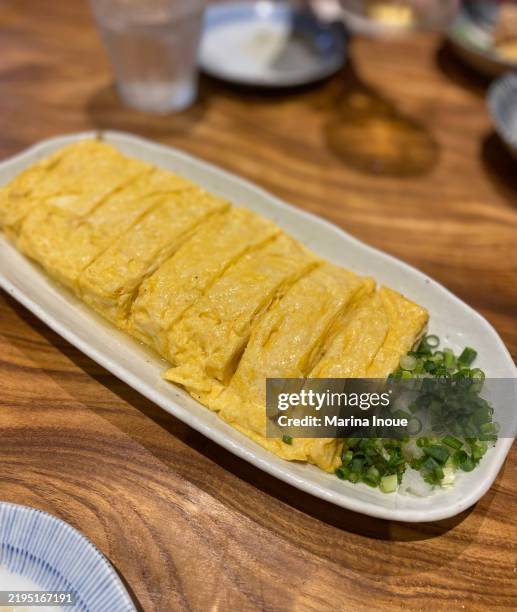 tamagoyaki - dashimaki tamago fotografías e imágenes de stock